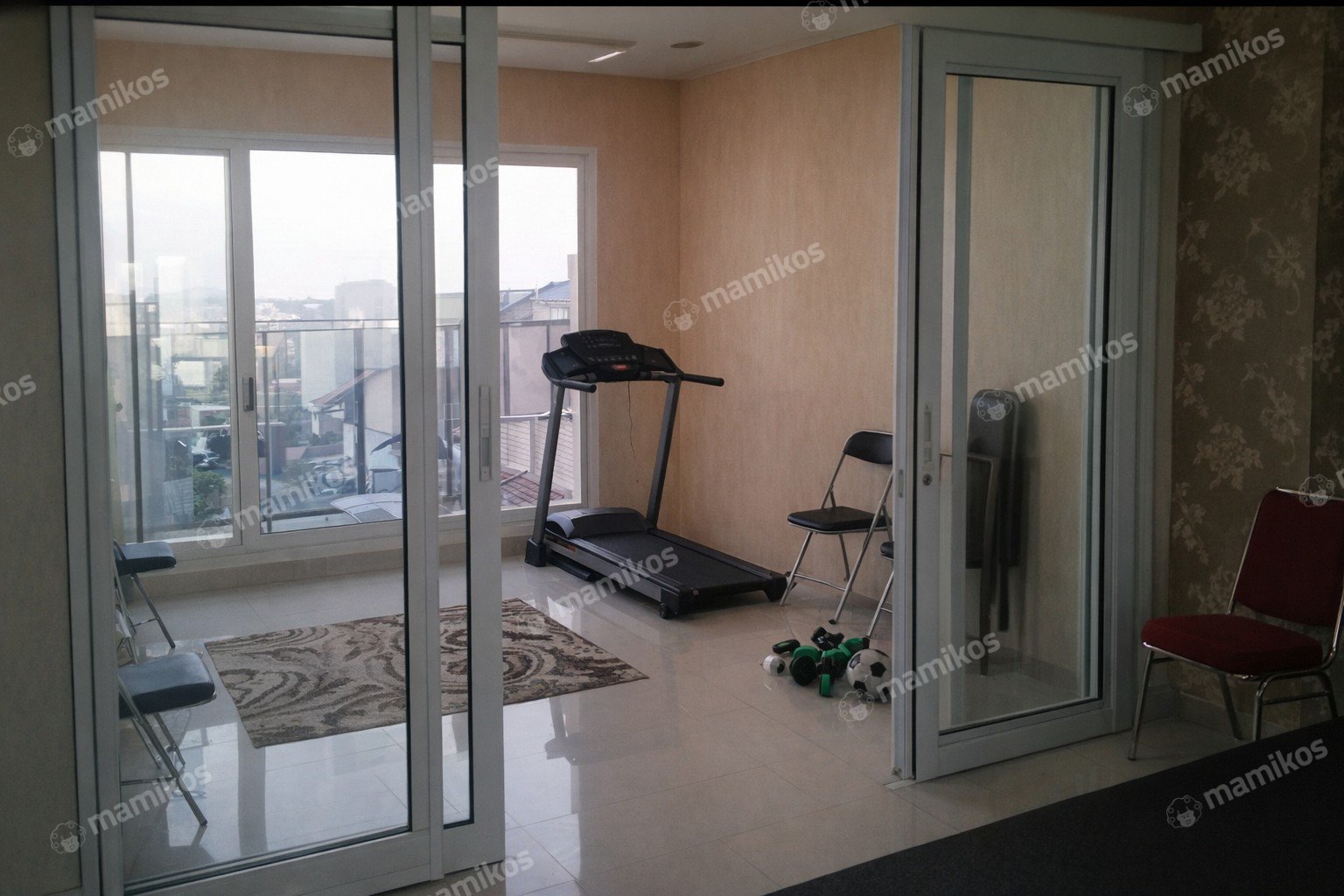 Rumah Sertifikat SHM 5 Kamar Tidur 6 Kamar Mandi Taman Surya Jakarta Barat - Photo 3