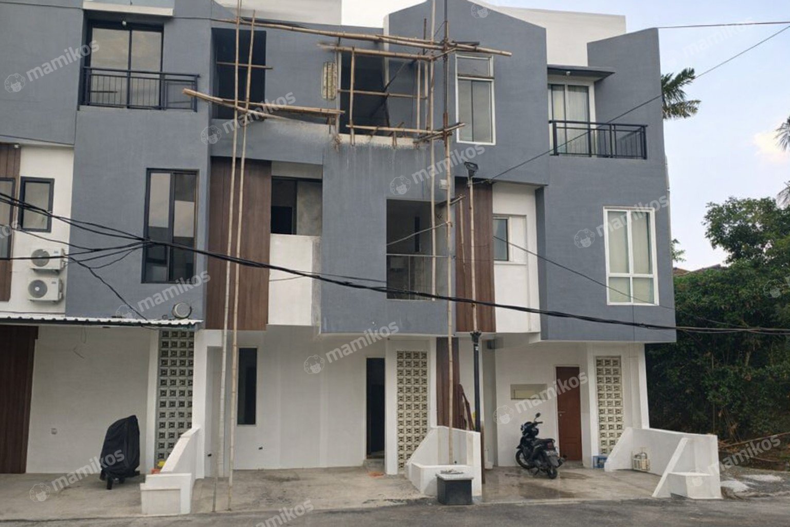 Rumah Baru Sertifikat SHM 4 Kamar Tidur Cirendeu Jakarta Selatan
