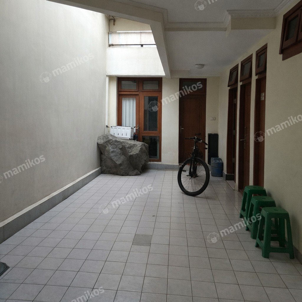 Rumah Sertifikat SHM 4 Kamar Tidur 3 Kamar Mandi Tanjung Duren Jakarta Barat - Photo 3