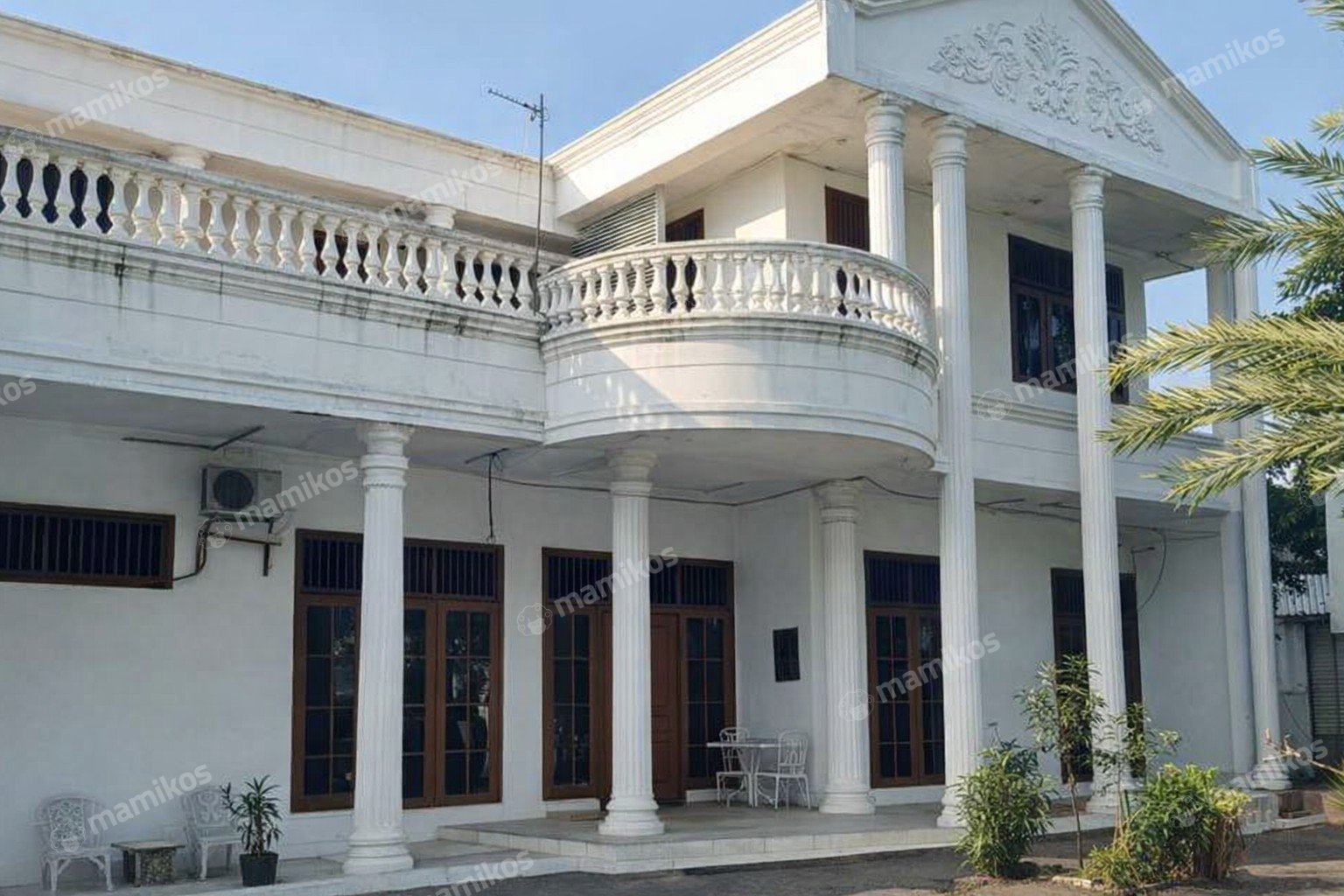 Rumah 8 Kamar Tidur 6 Kamar Mandi 2 Lantai Duren Sawit Jakarta Timur