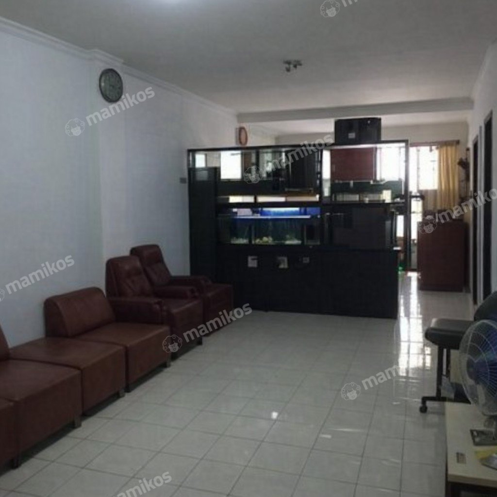 Rumah Sertifikat SHM 6 Kamar Tidur 3 Kamar Mandi Taman Ratu Jakarta Barat