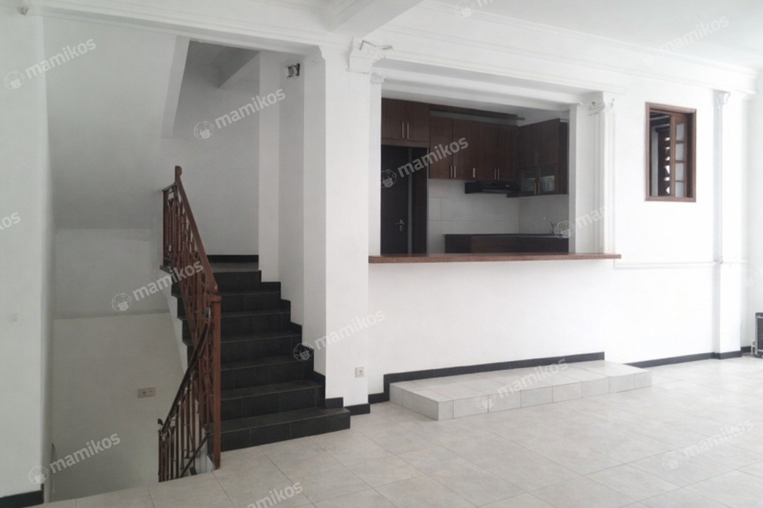 Rumah Sertifikat SHM 4 Kamar Tidur 4 Kamar Mandi Permata Buana Jakarta Barat - Photo 2