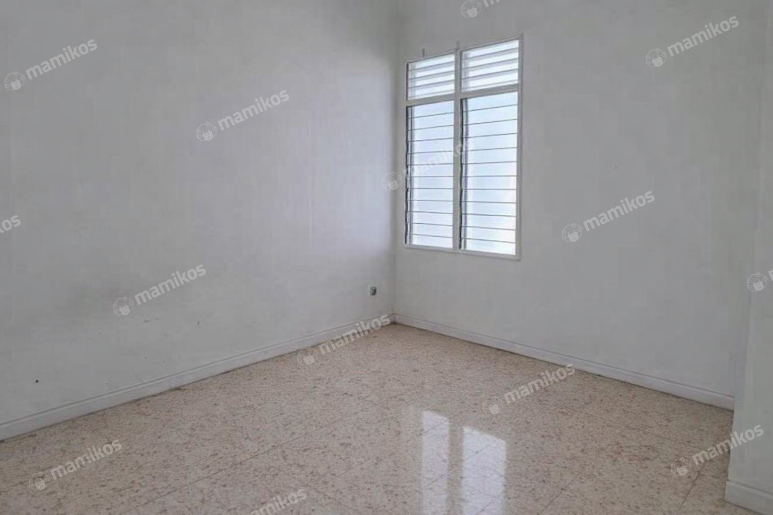 Rumah Sertifikat SHM 3 Kamar Tidur 2 Kamar Mandi Sunrise Garden Jakarta Barat
