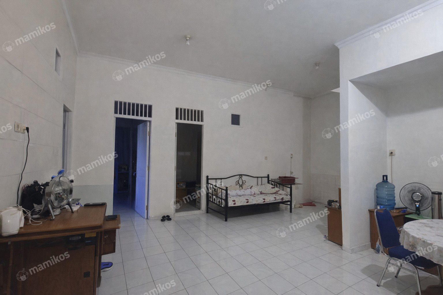 Rumah 4 Kamar Tidur 4 Kamar Mandi 1 Lantai Joglo Jakarta Barat