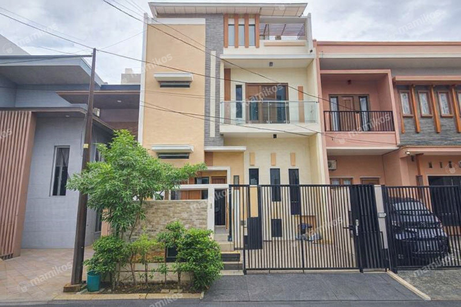 Rumah Sertifikat SHM 5 Kamar Tidur 4 Kamar Mandi Citra Garden Jakarta Barat