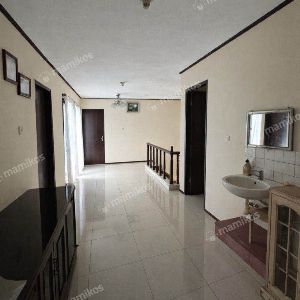 Rumah Sertifikat SHM 4 Kamar Tidur 2 Kamar Mandi Jatinegara Jakarta Timur - Photo 2