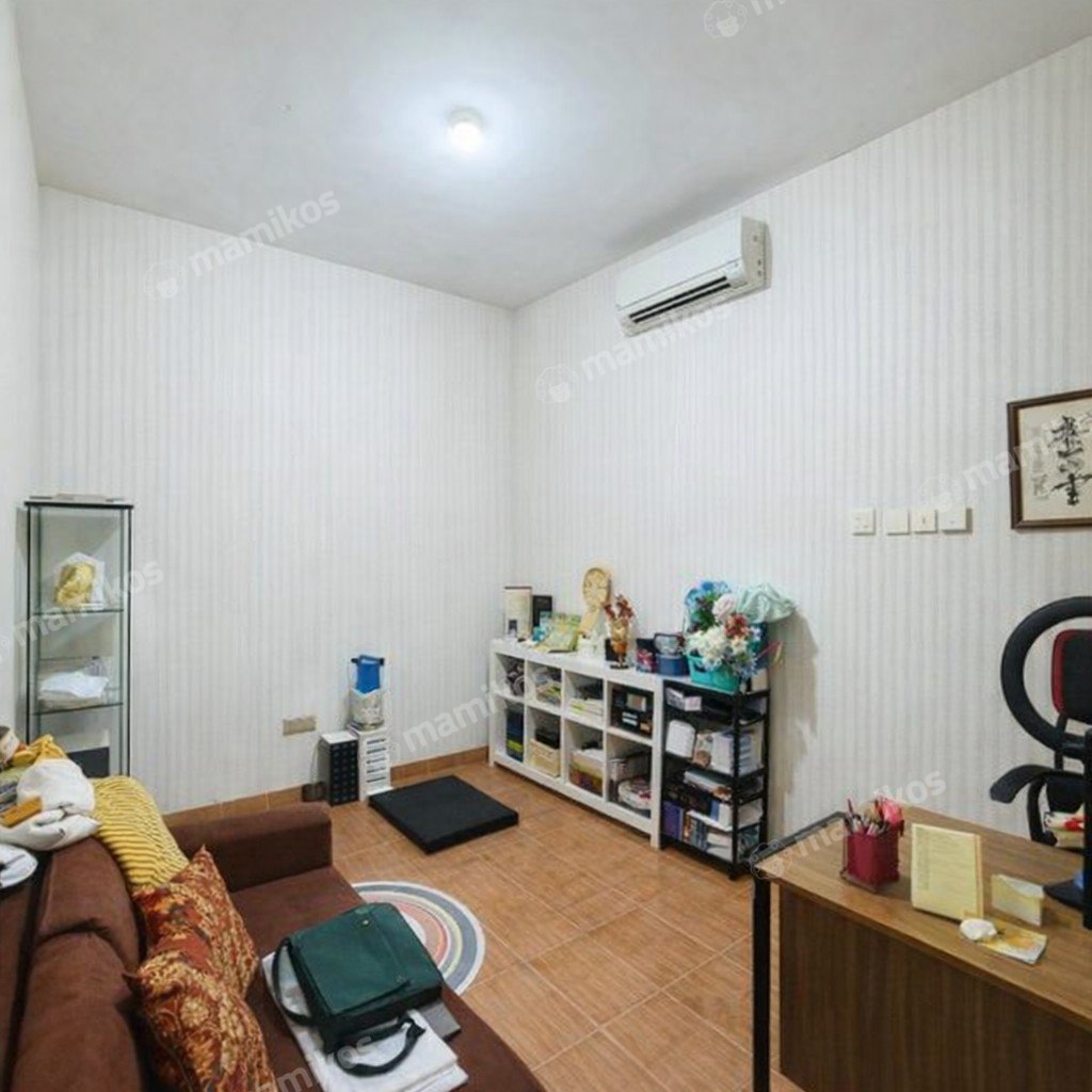 Rumah Sertifikat SHM 3 Kamar Tidur 3 Kamar Mandi Green Lake City Jakarta Barat - Photo 2