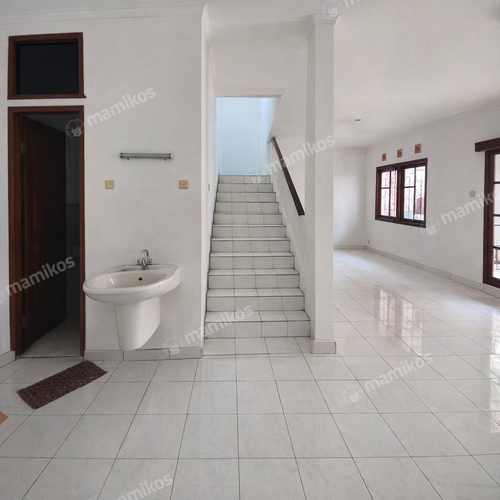 Rumah Sertifikat SHM 4 Kamar Tidur 4 Kamar Mandi Raffles Hills Jakarta Timur - Photo 2