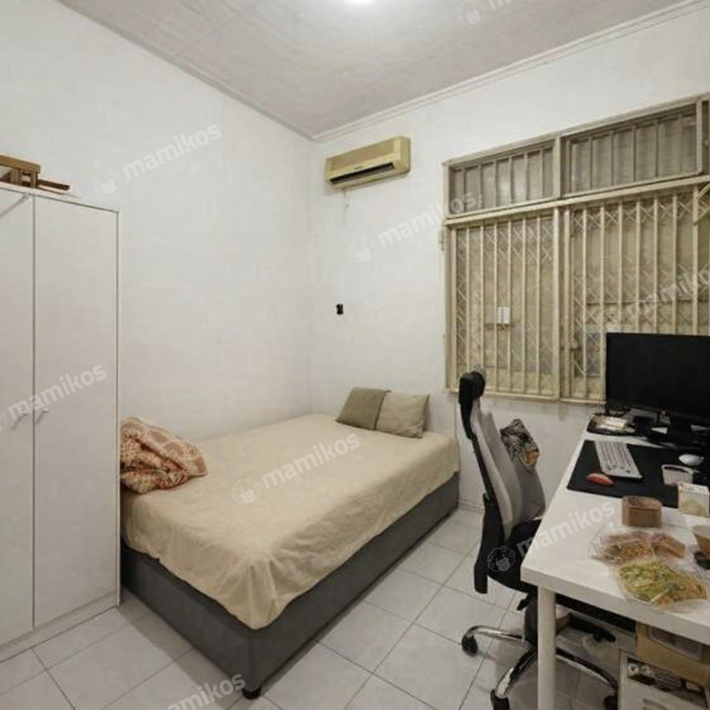 Rumah Sertifikat SHM 5 Kamar Tidur 3 Kamar Mandi Taman Ratu Jakarta Barat - Photo 5