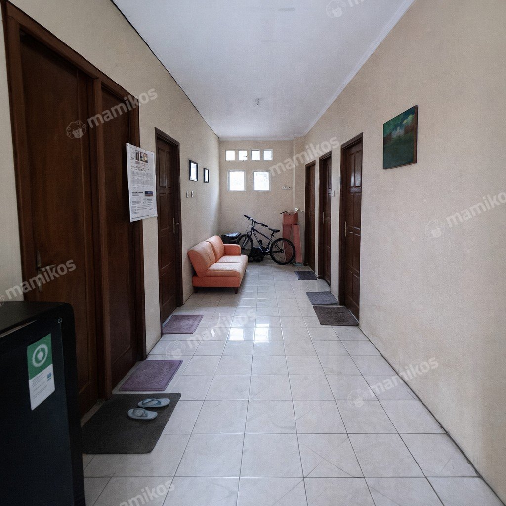 Rumah Sertifikat SHM 6 Kamar Tidur 6 Kamar Mandi Cilandak Jakarta Selatan - Photo 3