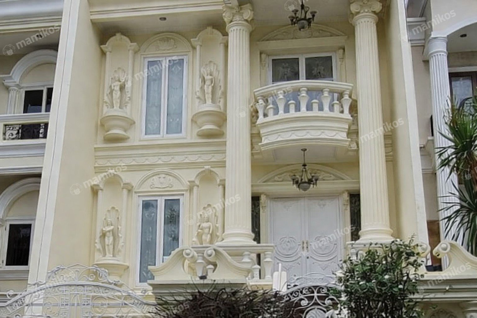 Rumah Sertifikat SHM 4 Kamar Tidur 4 Kamar Mandi Pantai Indah Kapuk Jakarta Utara