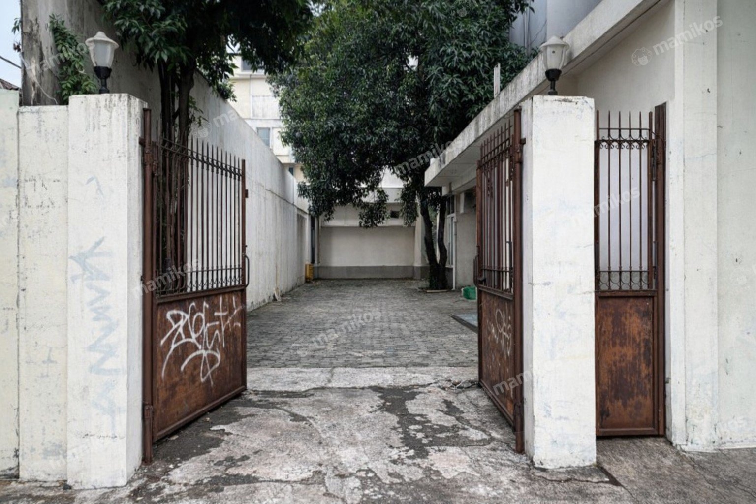 Rumah Sertifikat SHM 17 Kamar Tidur 8 Kamar Mandi Ragunan Jakarta Selatan