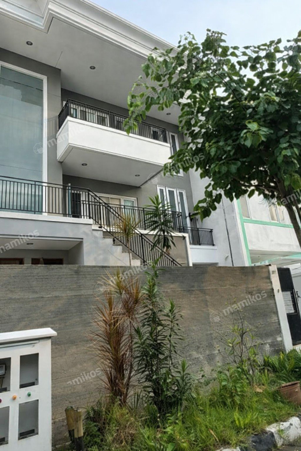 Rumah Sertifikat SHM 6 Kamar Tidur 4 Kamar Mandi Taman Grisenda Jakarta Utara - Photo 2