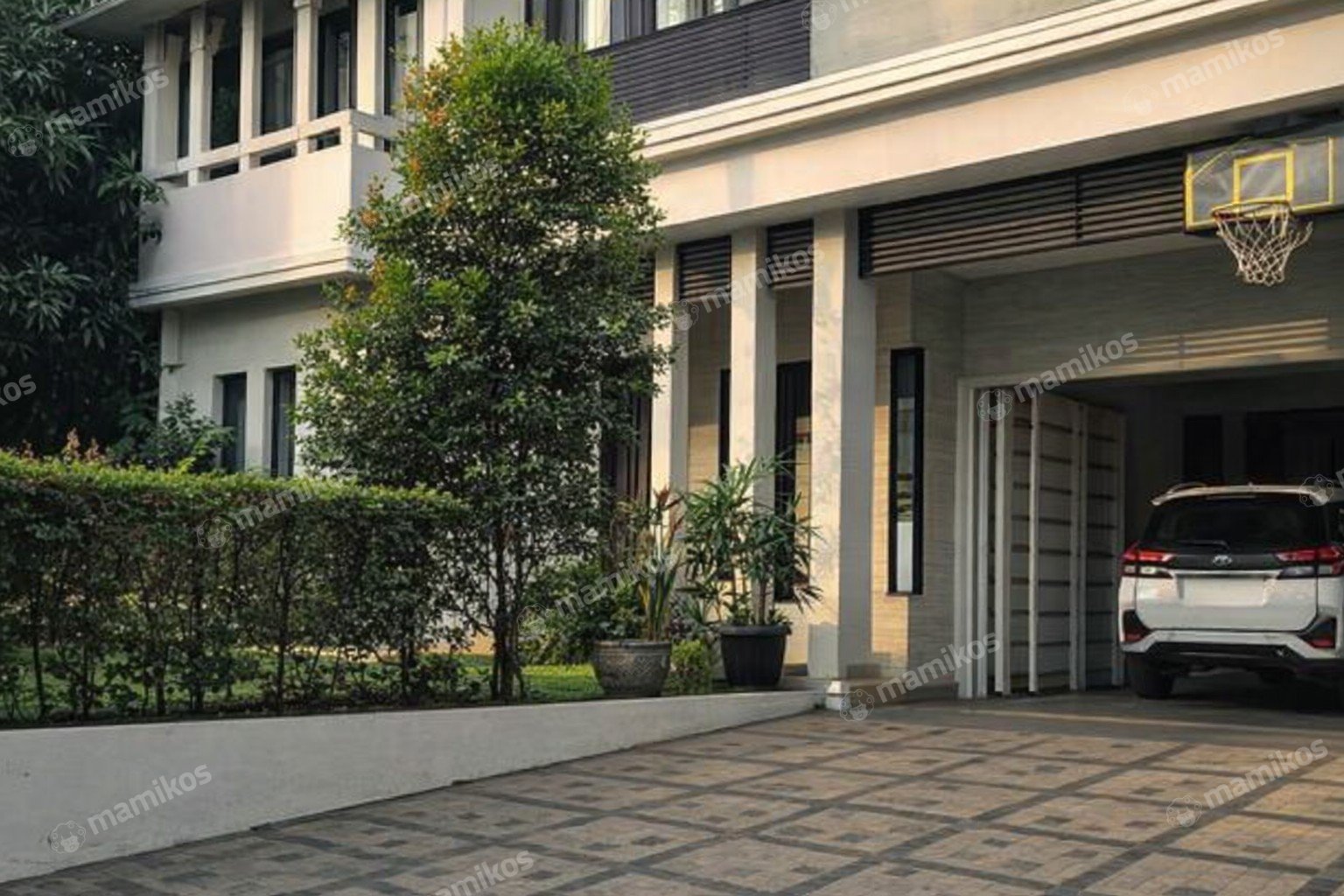 Rumah Sertifikat SHM 8 Kamar Tidur 7 Kamar Mandi Kemang Jakarta Selatan