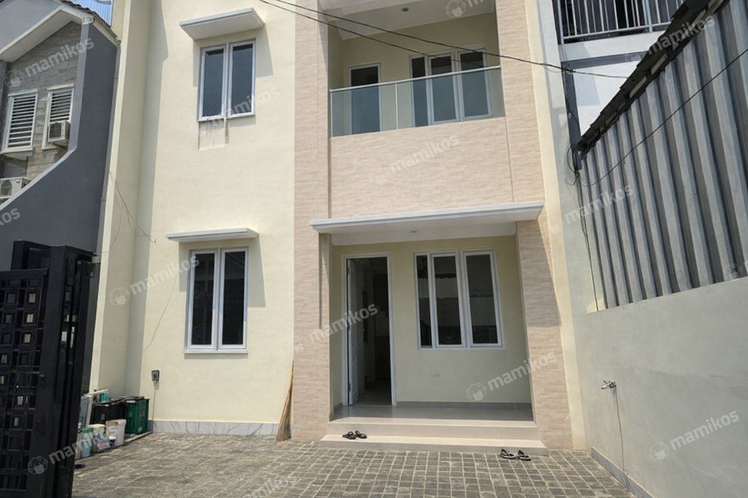 Rumah Sertifikat SHM 4 Kamar Tidur 3 Kamar Mandi Taman Ratu Jakarta Barat