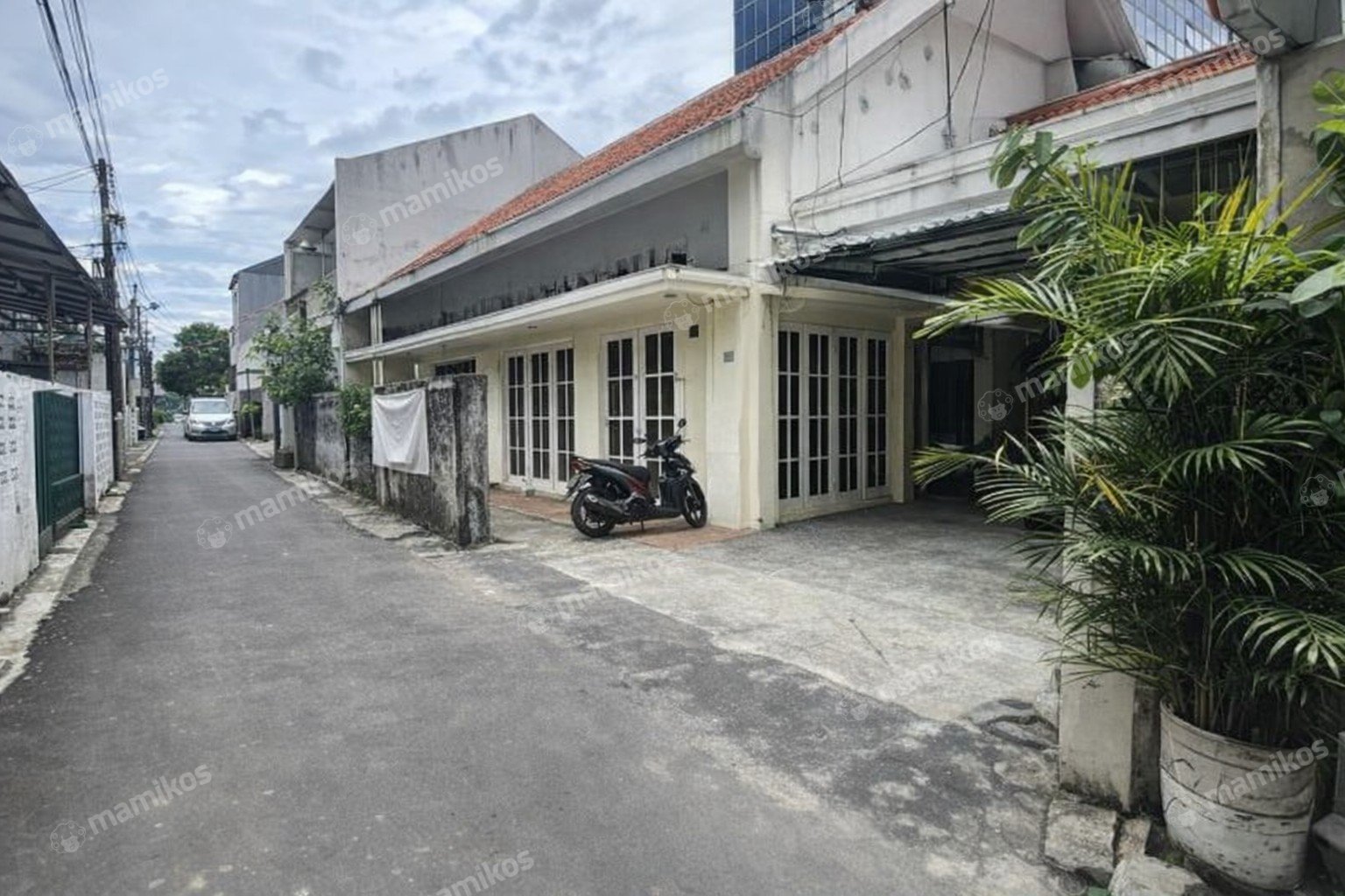 Rumah Sertifikat SHM 8 Kamar Tidur 8 Kamar Mandi Tebet Jakarta Selatan
