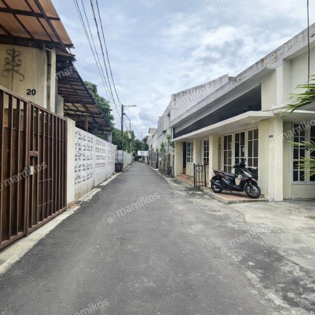 Rumah Sertifikat SHM 8 Kamar Tidur 8 Kamar Mandi Tebet Jakarta Selatan - Photo 2