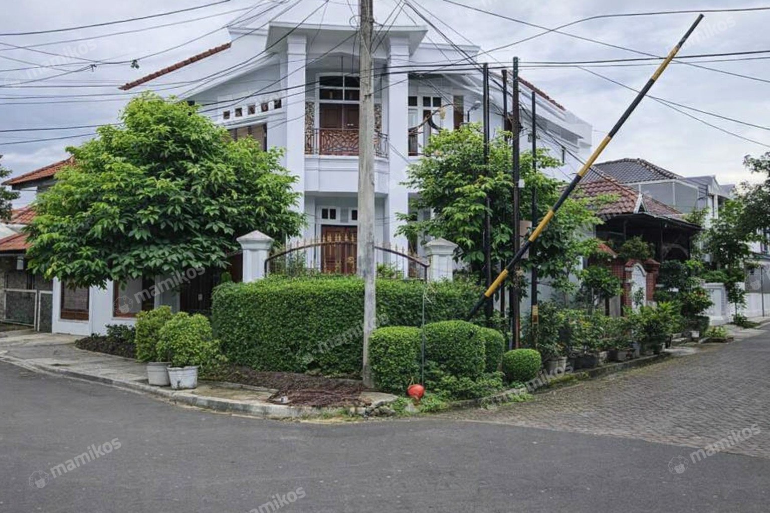 Rumah Sertifikat SHM 5 Kamar Tidur 3 Kamar Mandi Sektor 3 - Bintaro Jakarta Selatan