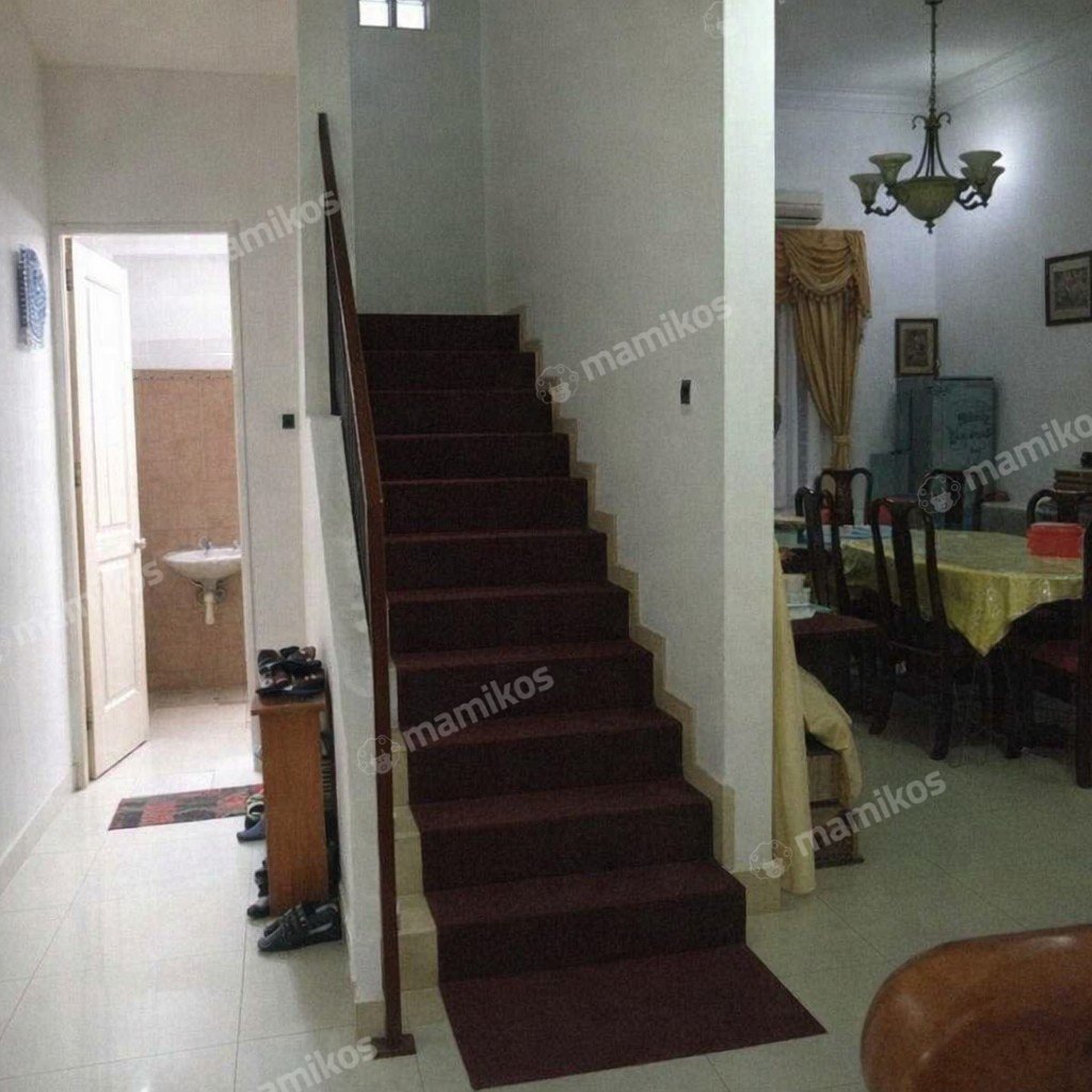 Rumah 5 Kamar Tidur 4 Kamar Mandi 2 Lantai Kota Wisata Jakarta Timur - Photo 3