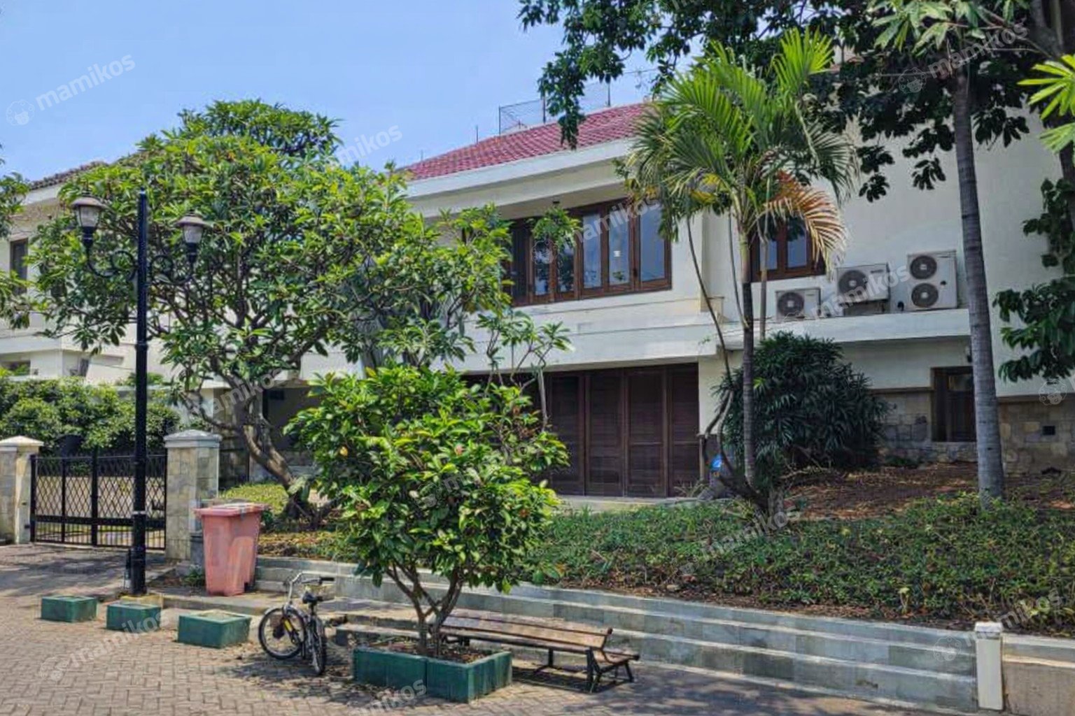 Rumah Sertifikat SHM 6 Kamar Tidur 6 Kamar Mandi Kelapa Gading Jakarta Utara