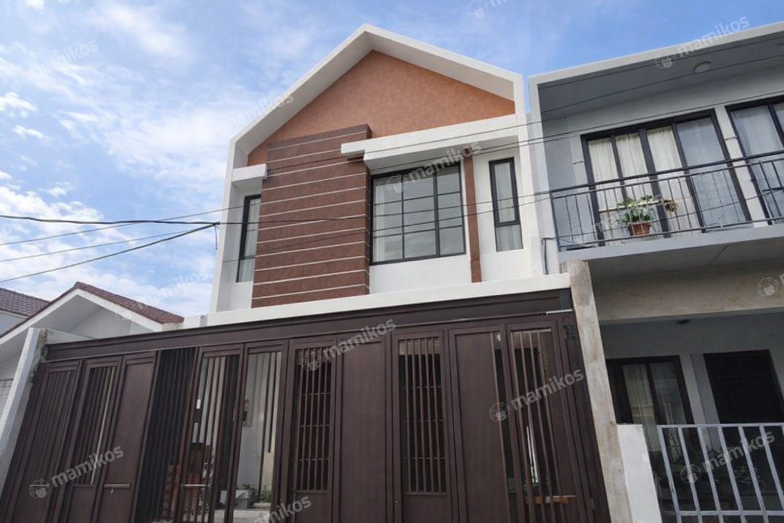 Rumah Sertifikat SHM 3 Kamar Tidur 3 Kamar Mandi Sunrise Garden Jakarta Barat