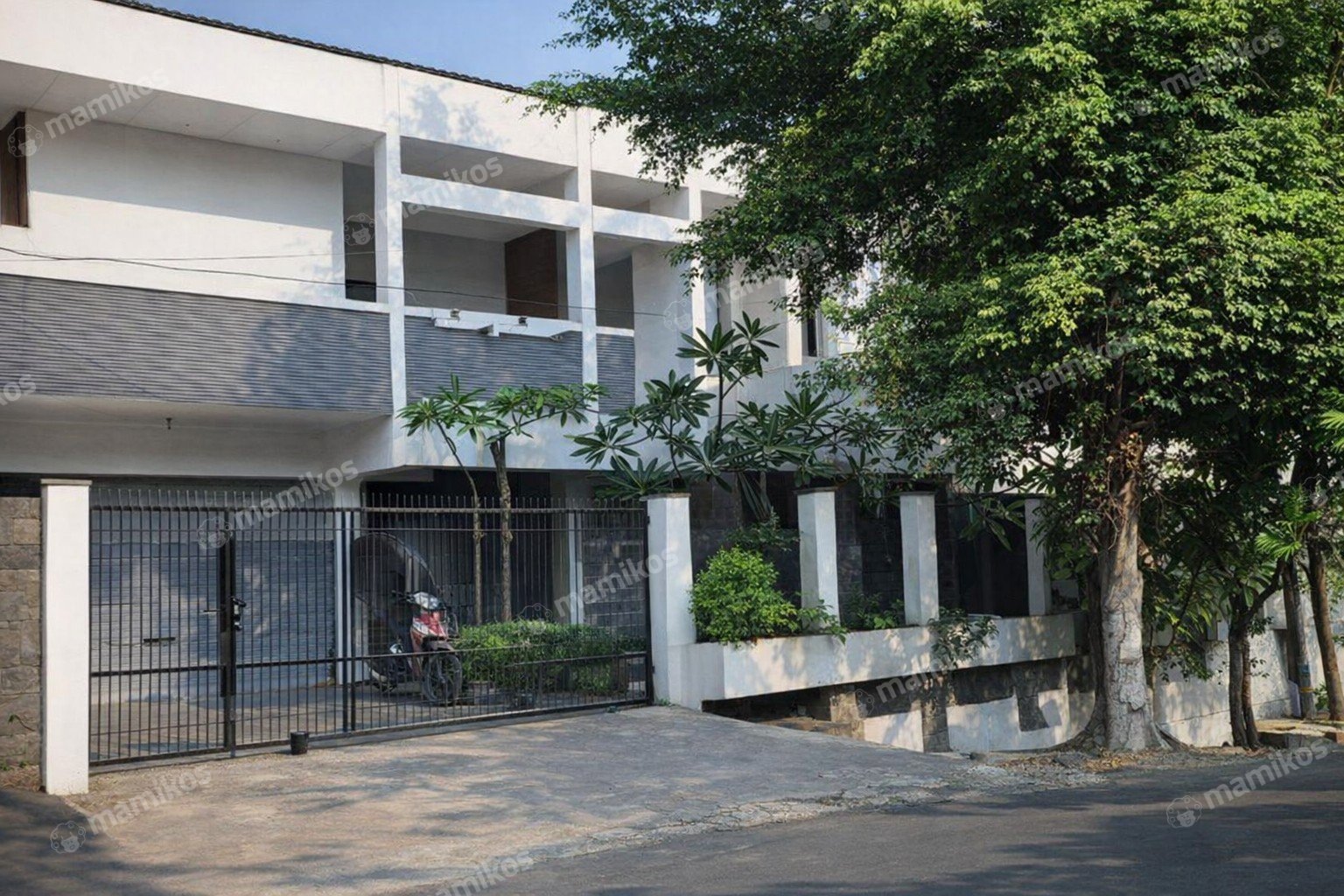 Rumah Sertifikat SHM 4 Kamar Tidur 5 Kamar Mandi Gandaria Jakarta Selatan