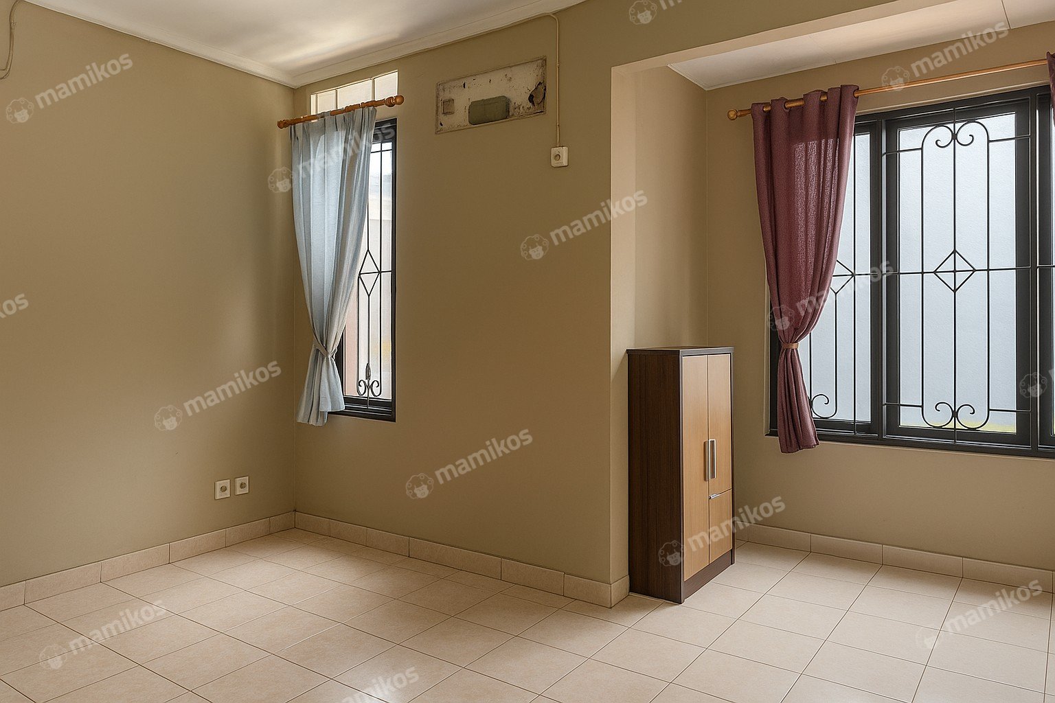 Rumah Sertifikat SHM 3 Kamar Tidur 3 Kamar Mandi Permata Buana Jakarta Barat
