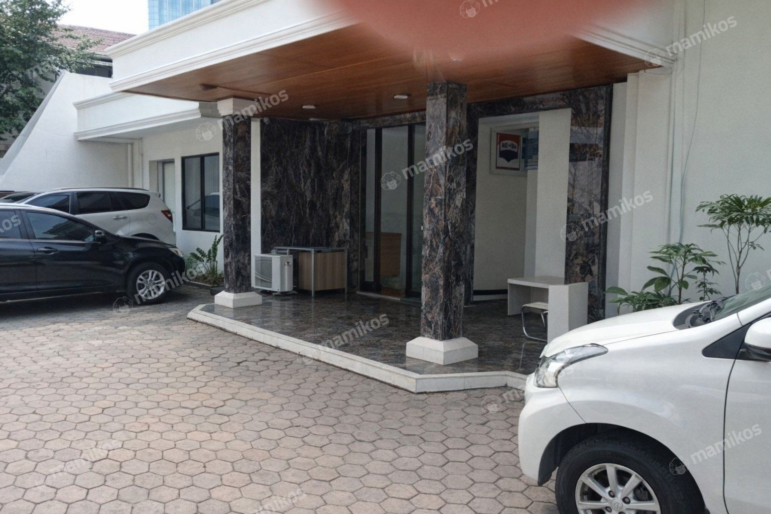 Rumah 4 Kamar Tidur 6 Kamar Mandi 1 Lantai Senopati Jakarta Selatan - Photo 2