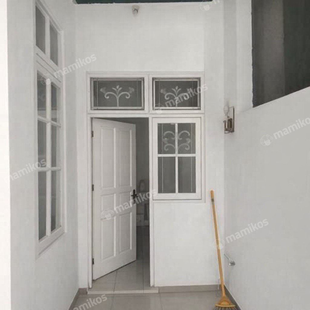 Rumah Sertifikat SHM 3 Kamar Tidur 3 Kamar Mandi Kota Wisata Jakarta Timur - Photo 5