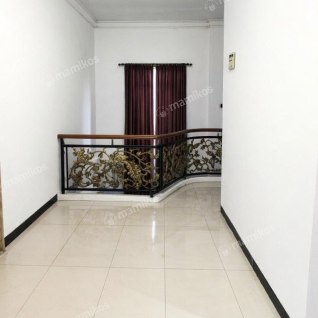 Rumah Sertifikat SHM 3 Kamar Tidur 3 Kamar Mandi Jatinegara Jakarta Timur - Photo 3
