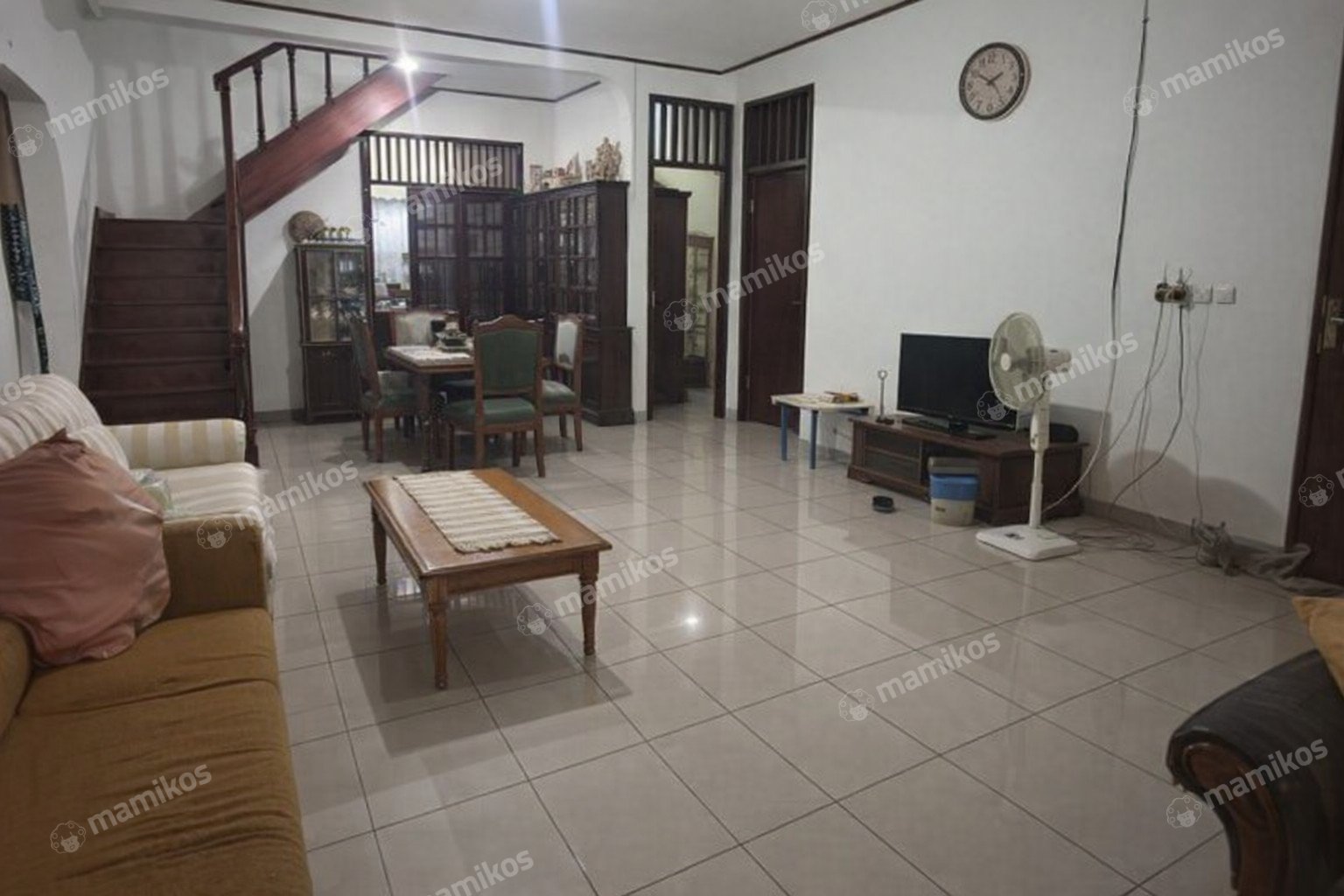 Rumah Sertifikat SHM 4 Kamar Tidur 3 Kamar Mandi Sunrise Garden Jakarta Barat