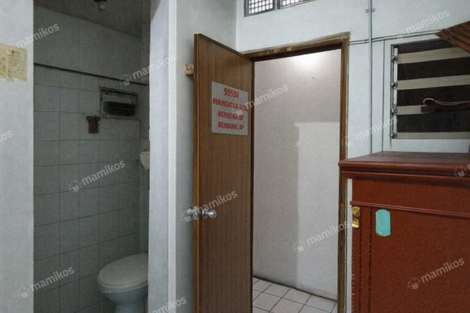 Rumah Sertifikat SHM 23 Kamar Tidur 23 Kamar Mandi Taman Cosmos Jakarta Barat