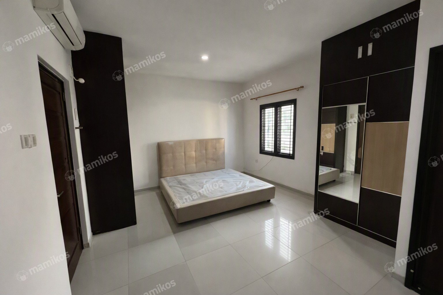 Rumah Sertifikat SHM 5 Kamar Tidur 5 Kamar Mandi Kelapa Gading Jakarta Utara - Photo 3