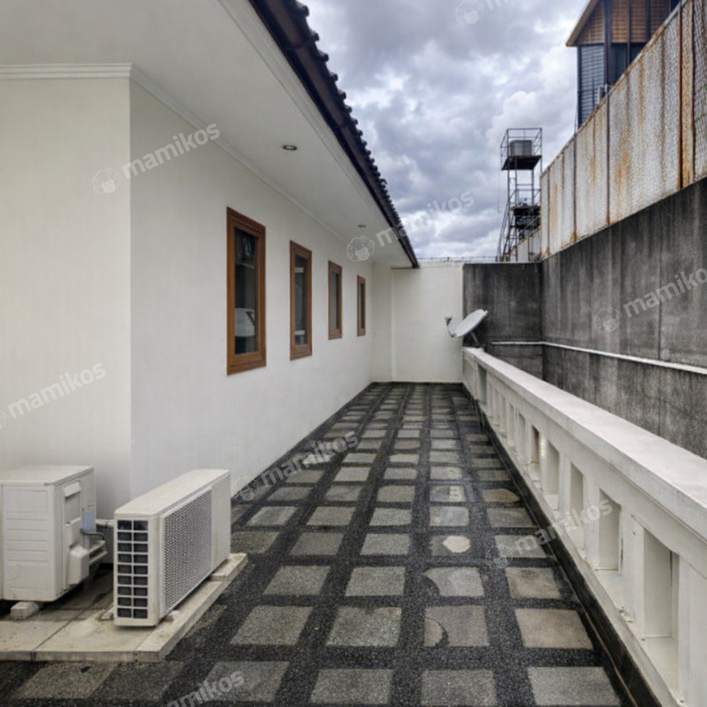 Rumah Sertifikat SHM 4 Kamar Tidur 3 Kamar Mandi Pondok Indah Jakarta Selatan - Photo 3