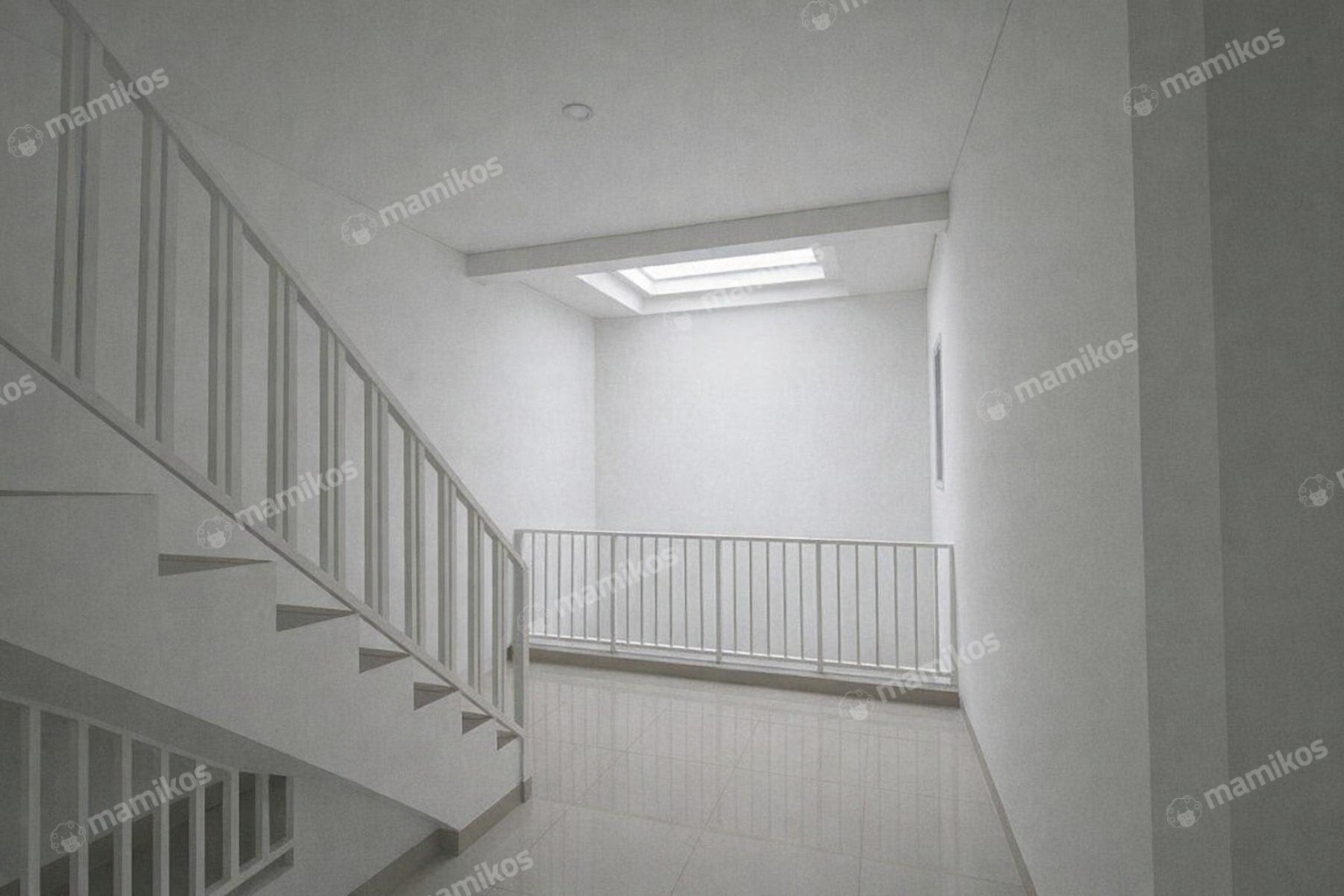 Rumah Sertifikat SHM 4 Kamar Tidur 4 Kamar Mandi Taman Surya Jakarta Barat - Photo 2