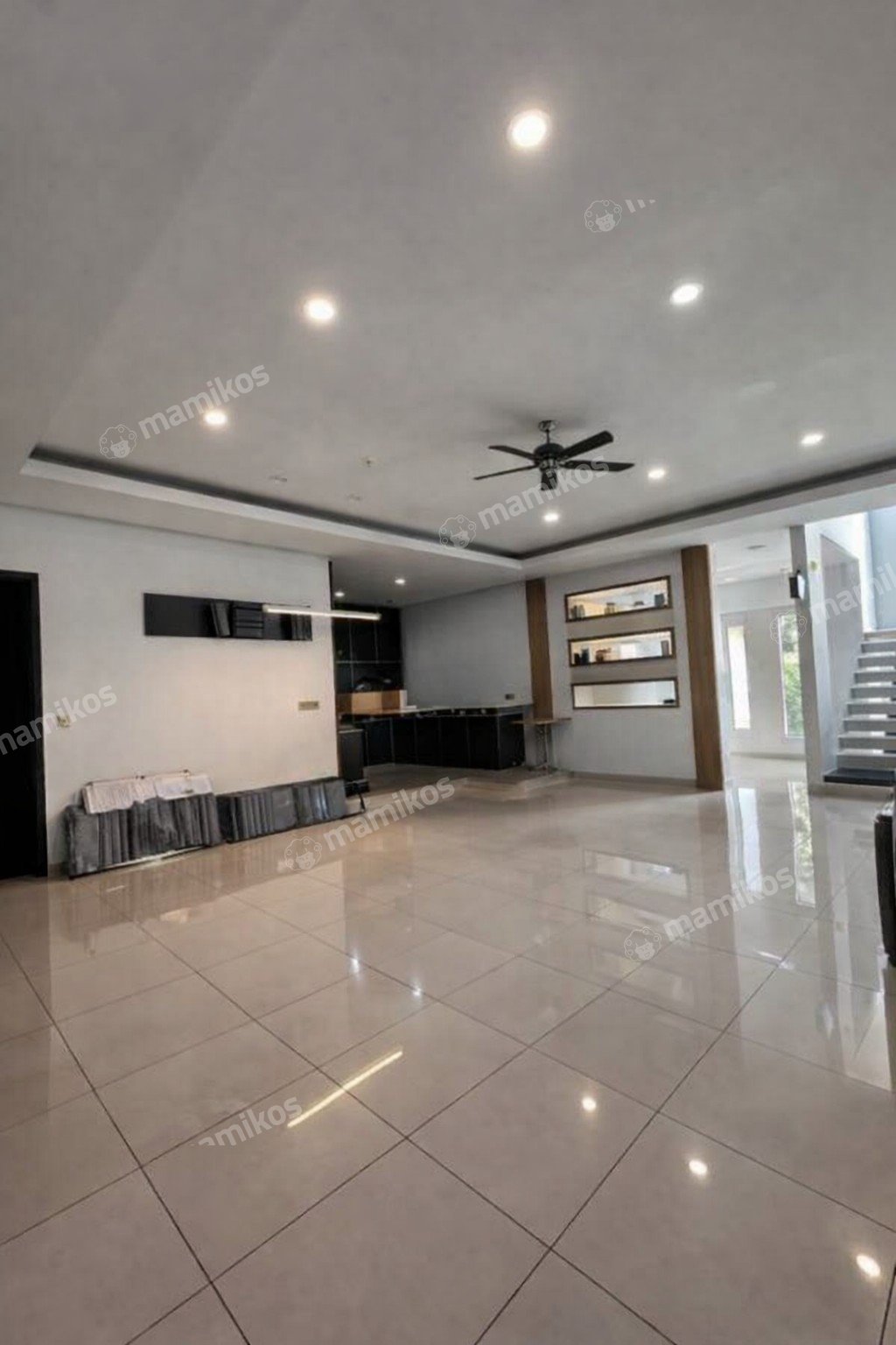 Rumah 7 Kamar Tidur 5 Kamar Mandi 3 Lantai Pantai Indah Kapuk Jakarta Utara - Photo 4