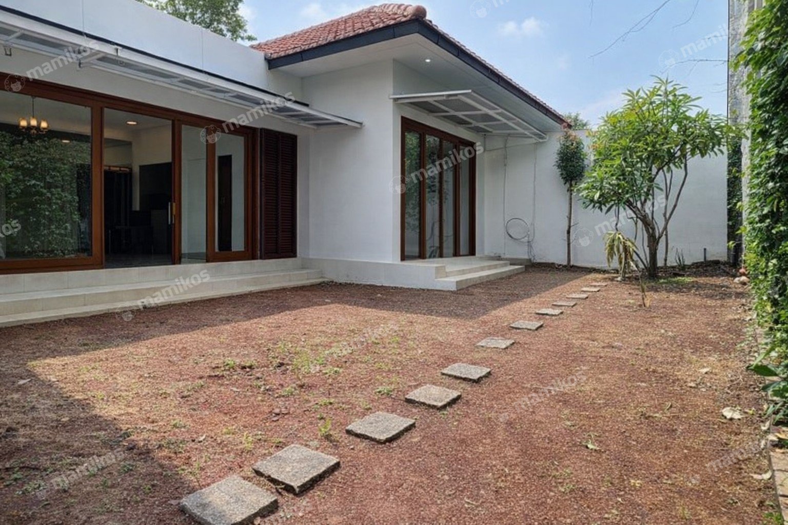 Rumah Sertifikat SHM 6 Kamar Tidur 5 Kamar Mandi Kemang Jakarta Selatan