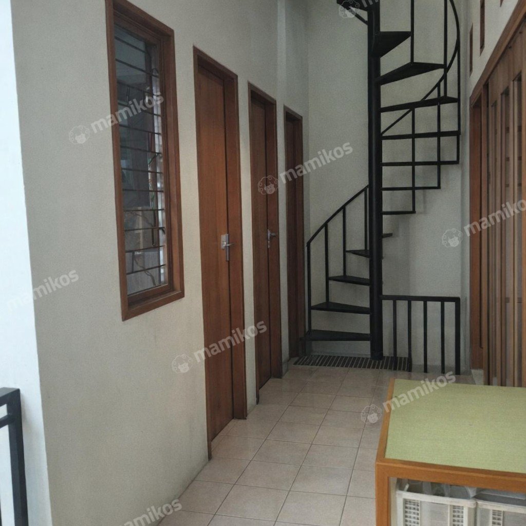 Rumah Sertifikat SHM 5 Kamar Tidur 4 Kamar Mandi Jatiwaringin Jakarta Timur - Photo 5