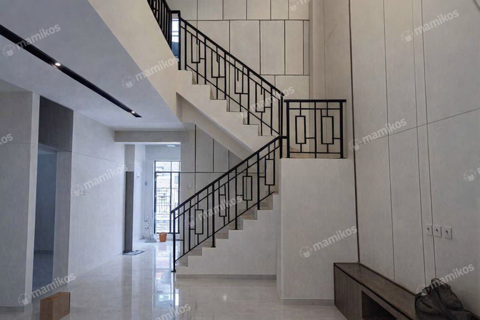 Rumah Sertifikat SHM 4 Kamar Tidur 4 Kamar Mandi Taman Palem Jakarta Barat