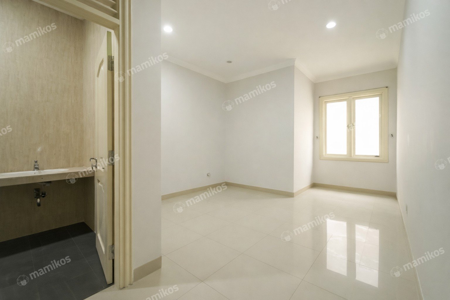 Rumah 4 Kamar Tidur 4 Kamar Mandi 3 Lantai Pantai Indah Kapuk Jakarta Utara - Photo 4