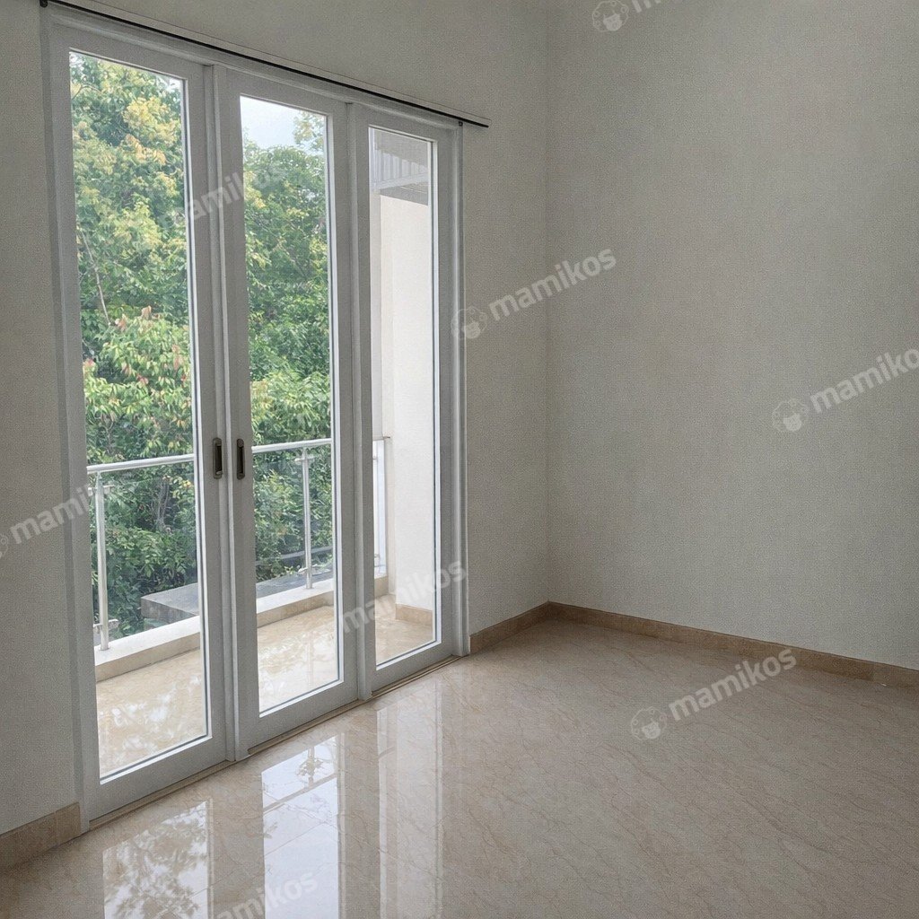 Rumah Sertifikat SHM 5 Kamar Tidur 4 Kamar Mandi Kota Wisata Jakarta Timur - Photo 4