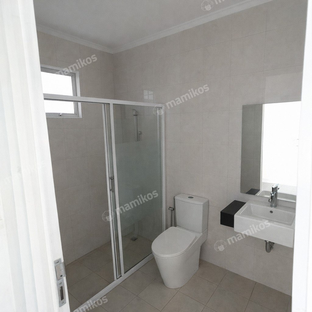 Rumah Sertifikat SHM 3 Kamar Tidur 3 Kamar Mandi Green Lake City Jakarta Barat - Photo 4