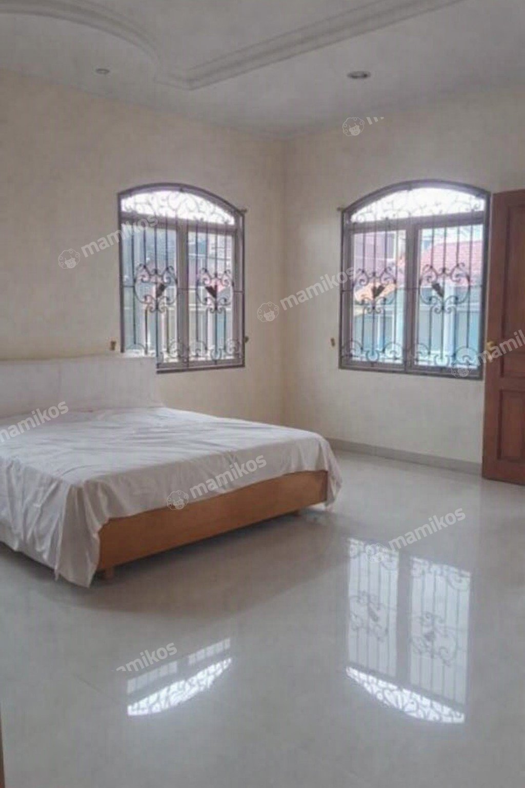 Rumah Sertifikat SHM 5 Kamar Tidur 5 Kamar Mandi Kelapa Gading Jakarta Utara - Photo 3
