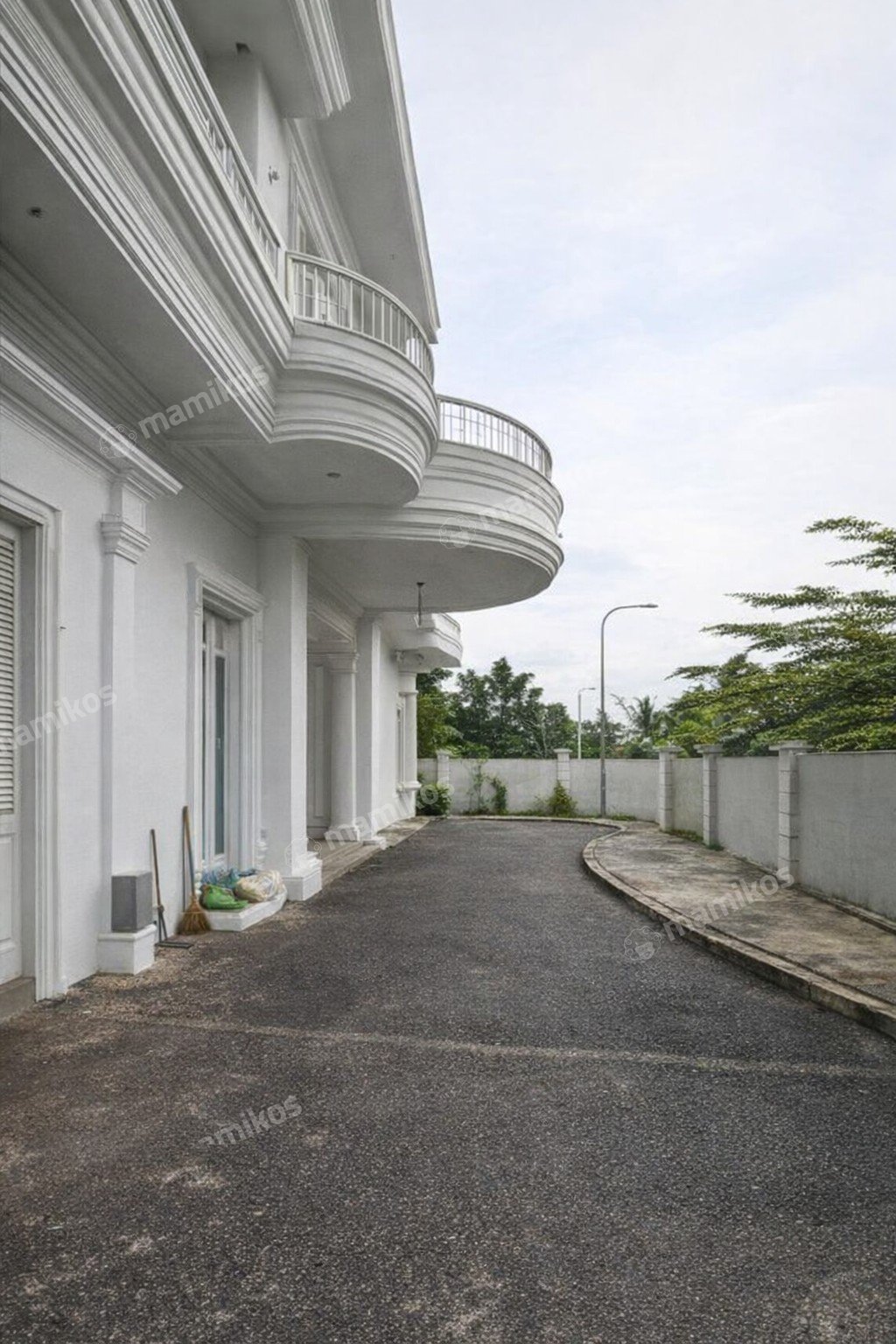 Rumah Sertifikat SHM 5 Kamar Tidur 4 Kamar Mandi Intercon Jakarta Barat - Photo 4