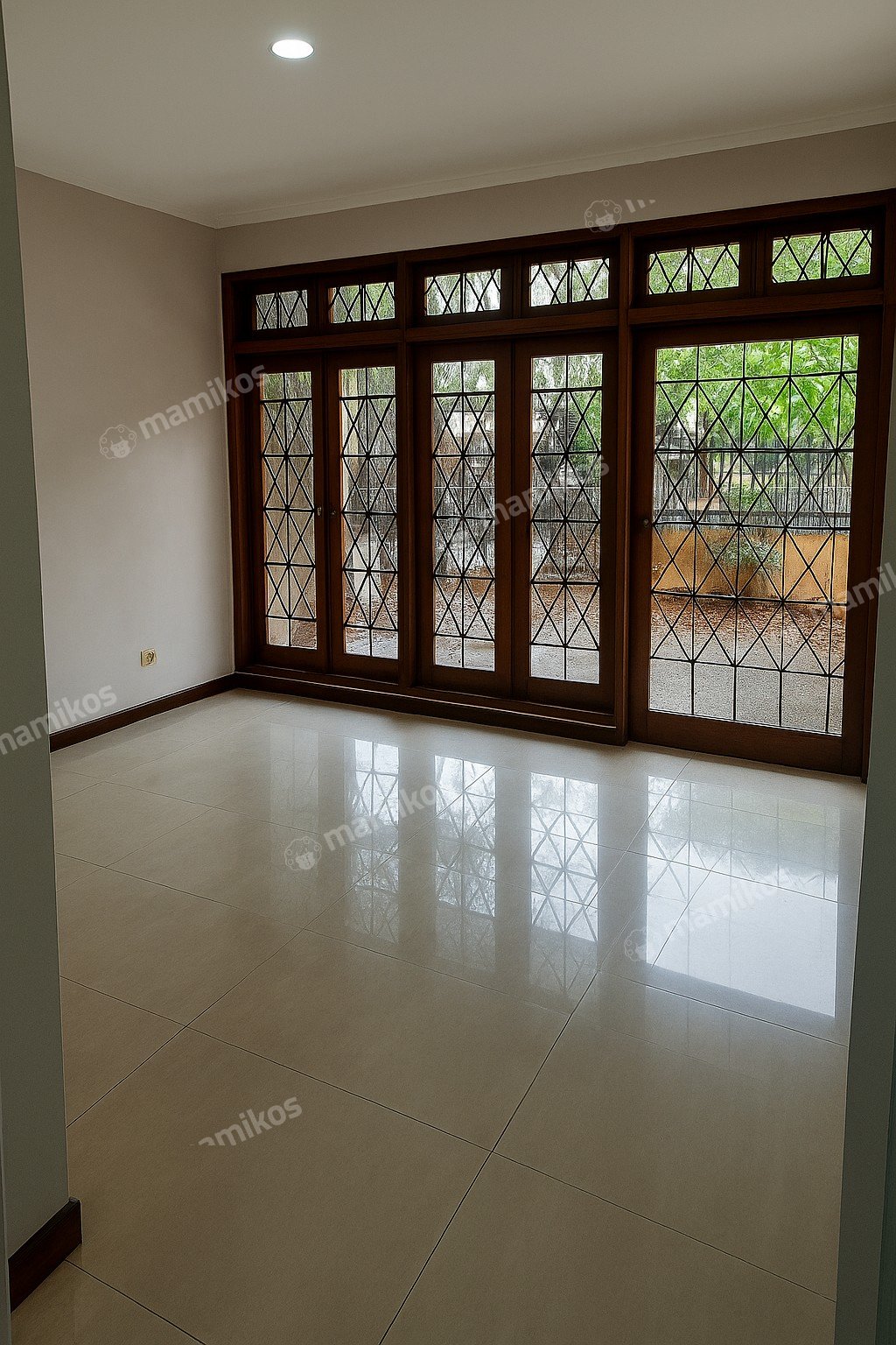 Rumah Sertifikat SHM 5 Kamar Tidur 3 Kamar Mandi Pondok Indah Jakarta Selatan - Photo 3