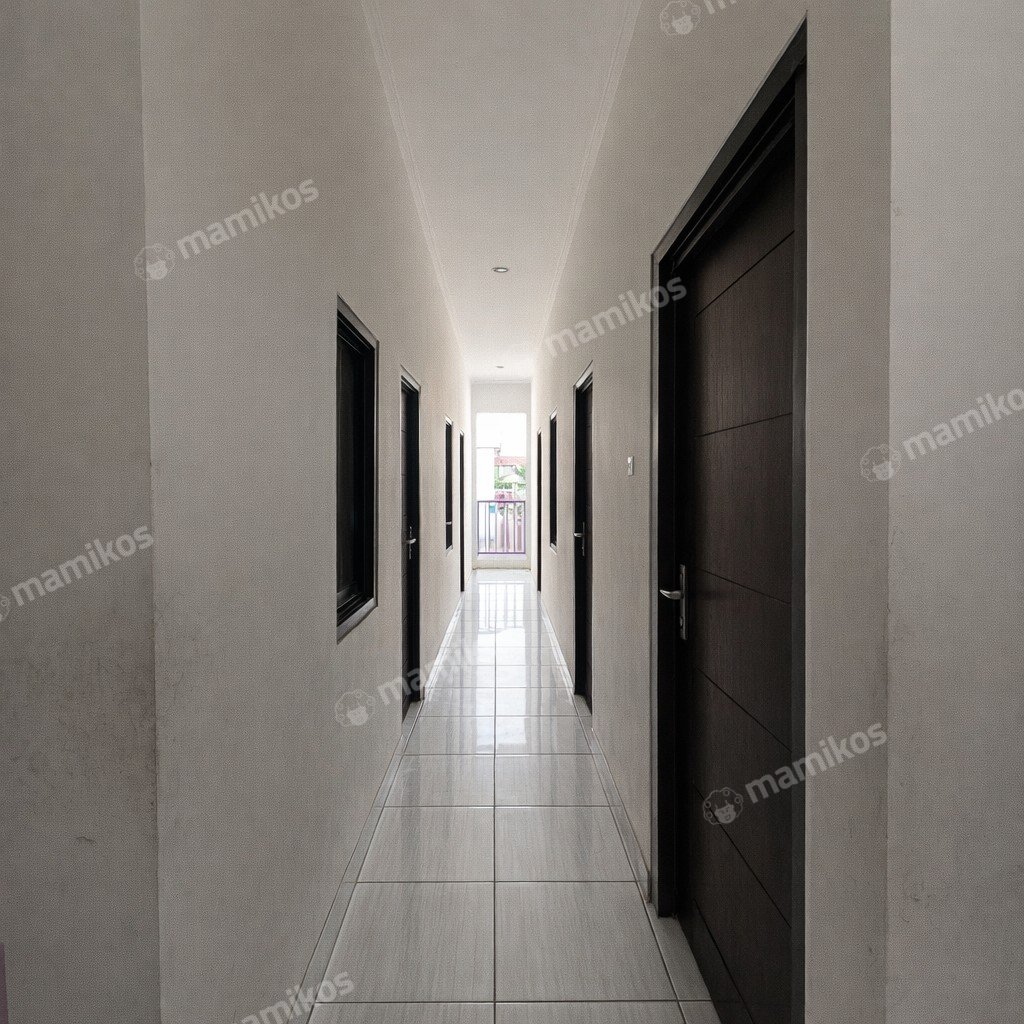 Rumah Sertifikat SHM 11 Kamar Tidur 11 Kamar Mandi Tanjung Duren Jakarta Barat - Photo 2
