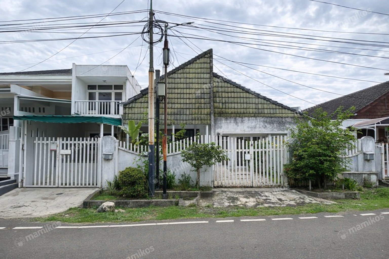 Rumah Sertifikat SHM 4 Kamar Tidur 3 Kamar Mandi Pulomas Jakarta Timur