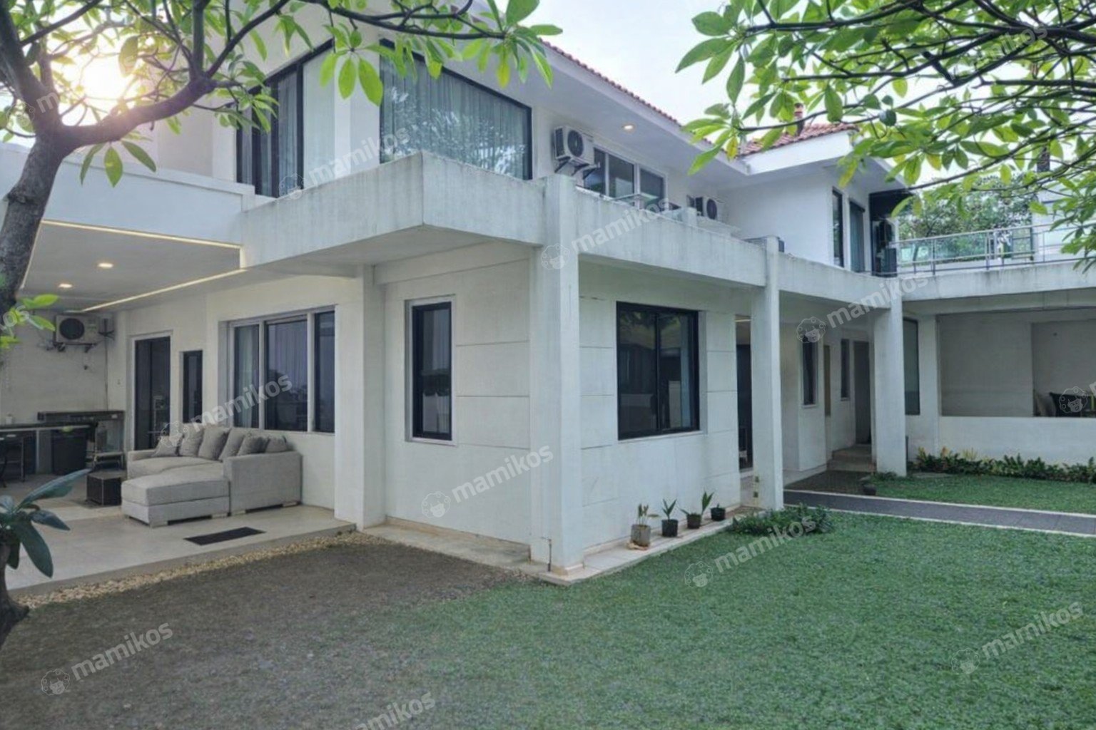 Rumah Sertifikat SHM 9 Kamar Tidur 4 Kamar Mandi Kebayoran Baru Jakarta Selatan