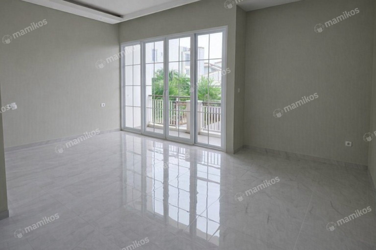 Rumah Sertifikat SHM 5 Kamar Tidur 4 Kamar Mandi Sunrise Garden Jakarta Barat