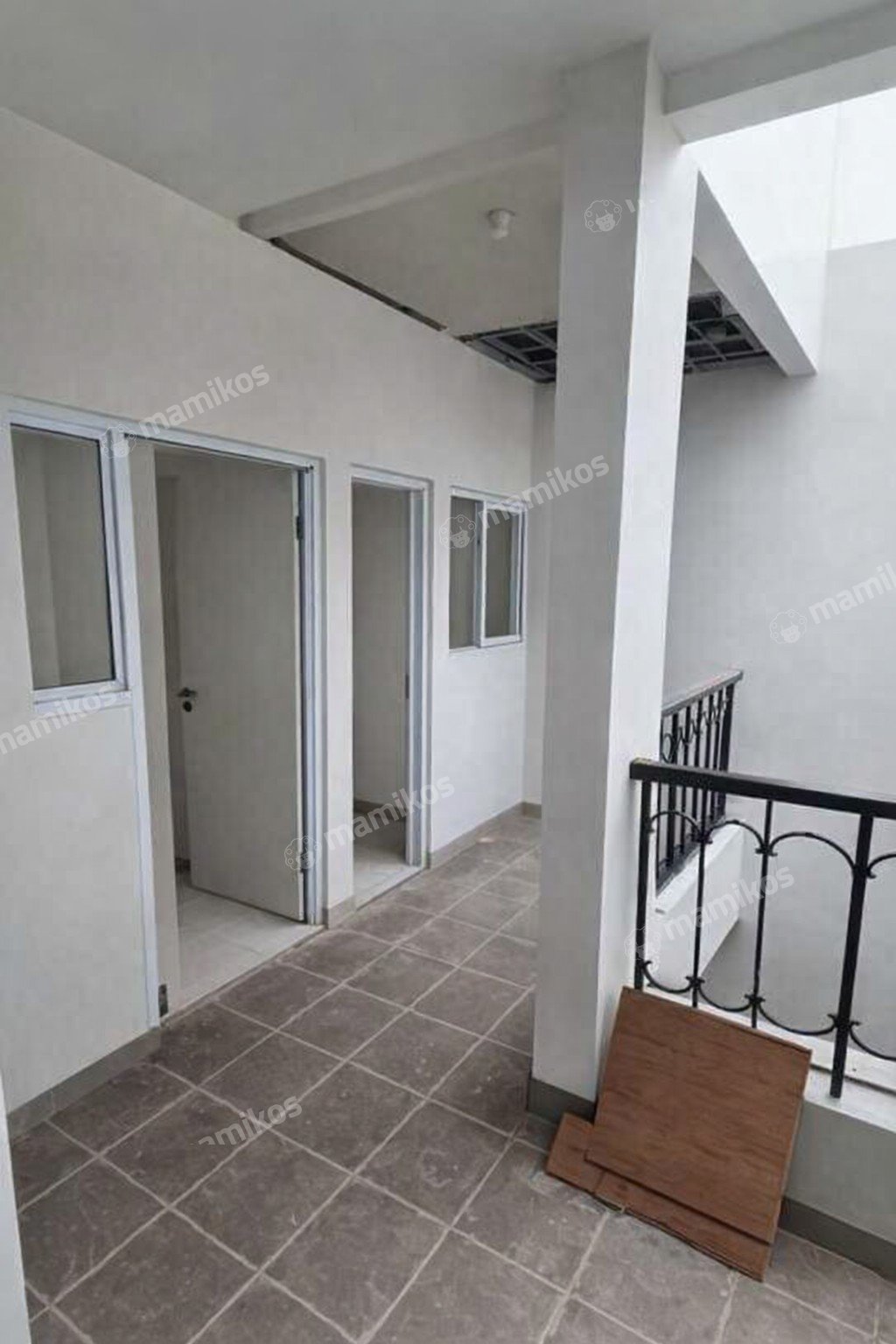 Rumah Sertifikat SHM 3 Kamar Tidur 2 Kamar Mandi Puri Indah Jakarta Barat - Photo 3